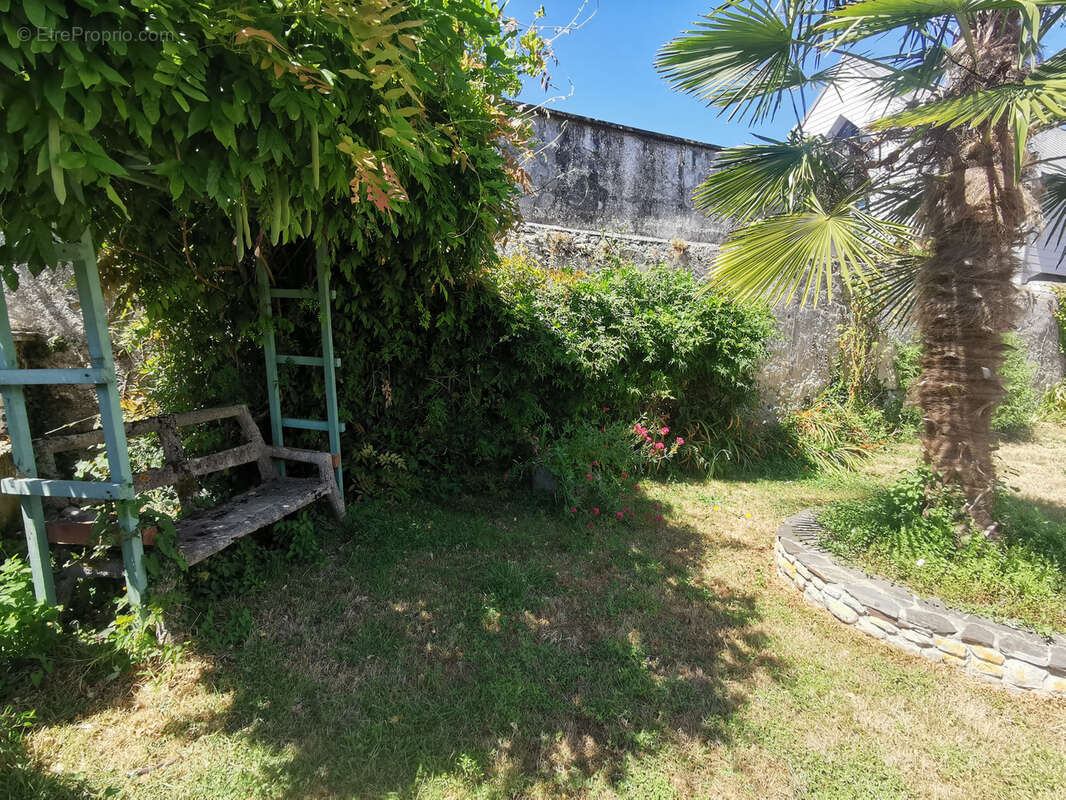 Maison familiale avec jardin et sous-sol complet - photo 2