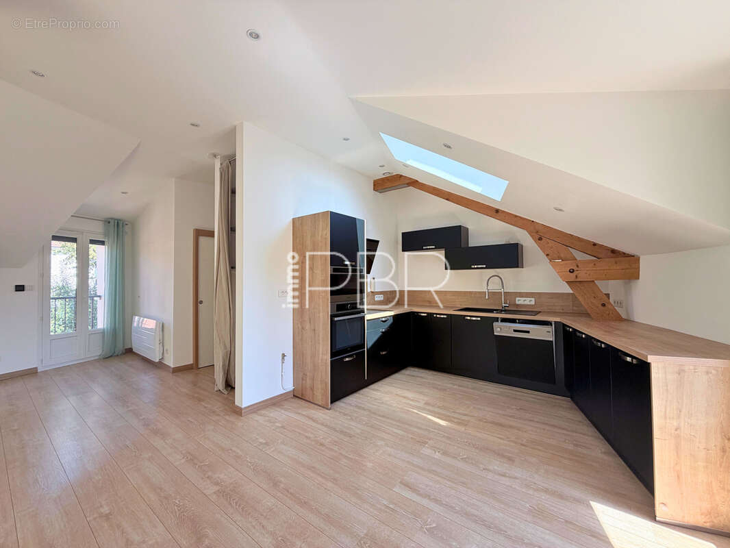 Maison 6 pièces de 220m2 + appartement 4 pièces de 101m2 - photo 20