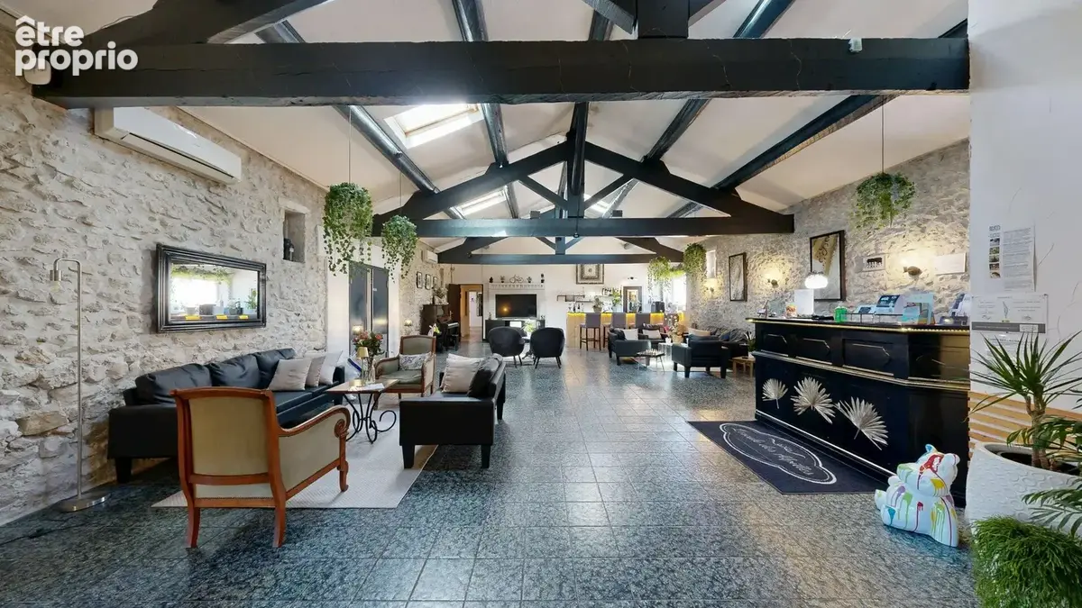 Hôtel  Murs et fonds de commerce situé à deux pas d AVIGNON et 15 Mn de ST Rémy de Provence - photo 2