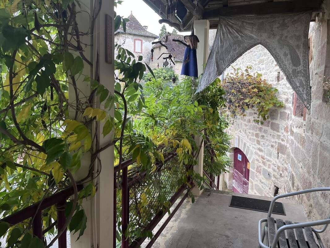 Balcon - Maison à LACAPELLE-MARIVAL