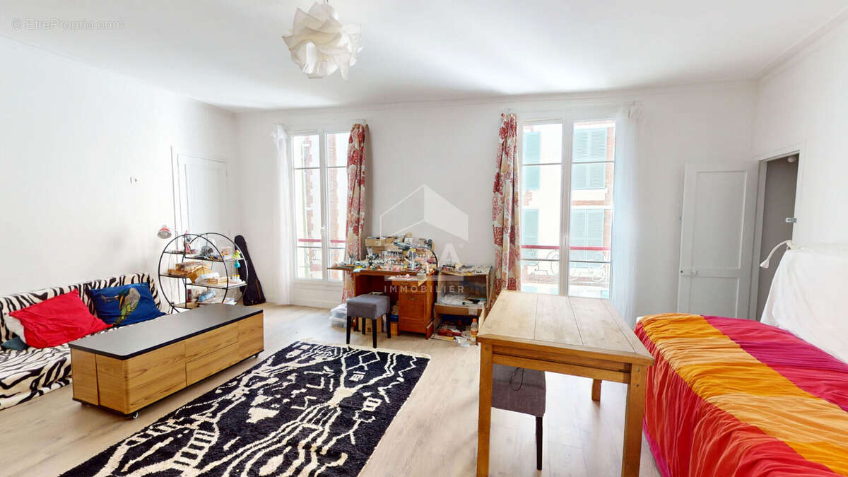 Appartement à PARIS-18E