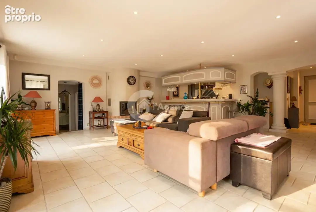 Superbe propriété indépendante de 205 m2 avec piscine sur un terrain de 3200 m2 - photo 23