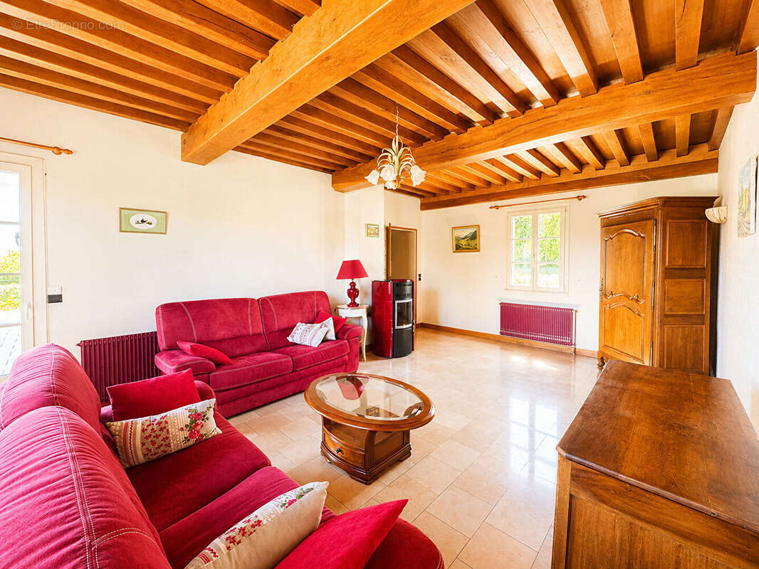 Hautes-Côtes - Maison familiale de 158 m2 - deux garages - deux terrasses - salle de bains et salle d'eau - poêle à granulé - 3  - photo 5