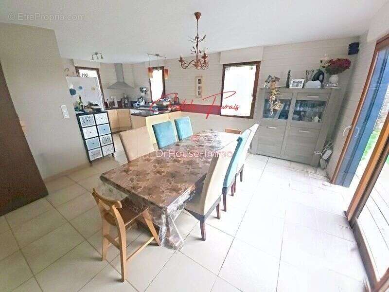 Maison à LES LOGES-MARCHIS