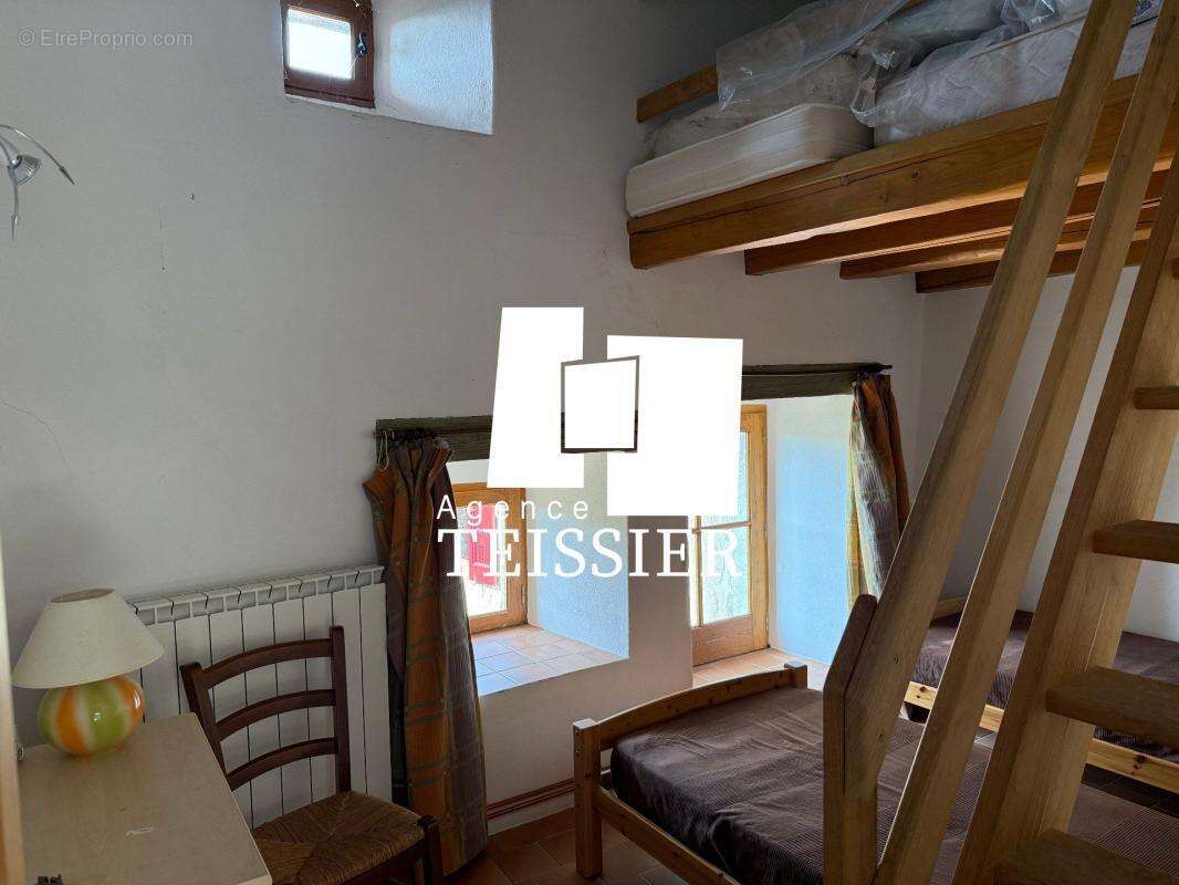 Maison à SAINT-PIERRE-SAINT-JEAN