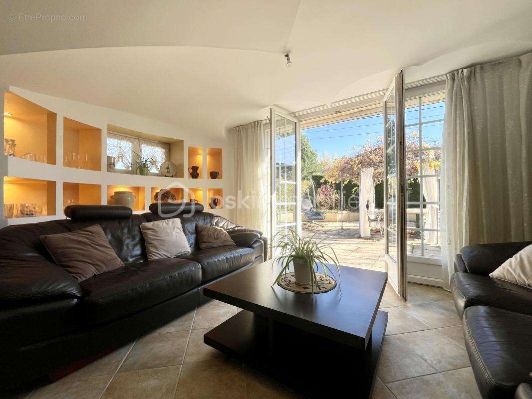 Maison à PEYZIEUX-SUR-SAONE