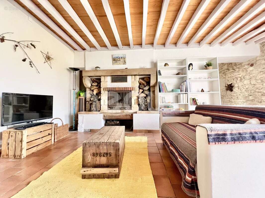 Maison à SAINT-CLEMENT-DE-REGNAT