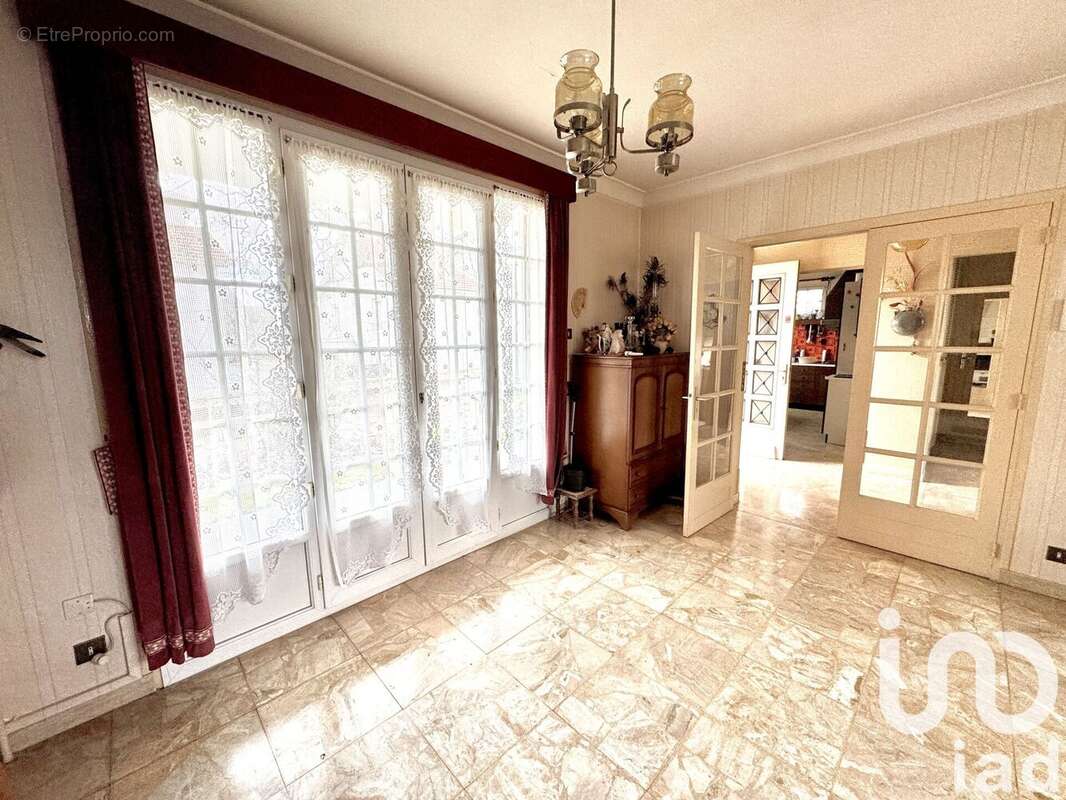 Photo 2 - Maison à SAINT-MAUR-DES-FOSSES