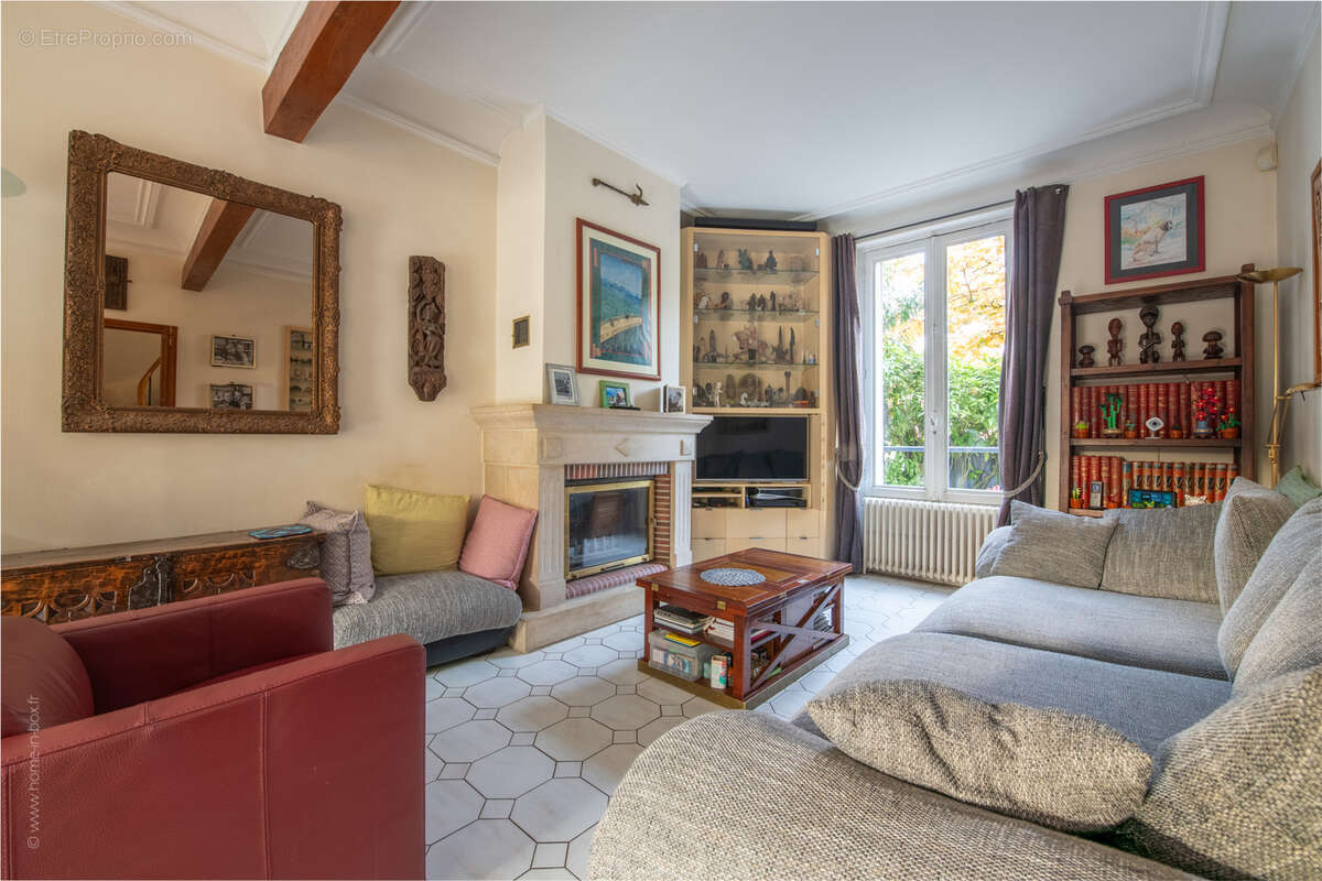 Maison à SAINT-MAUR-DES-FOSSES