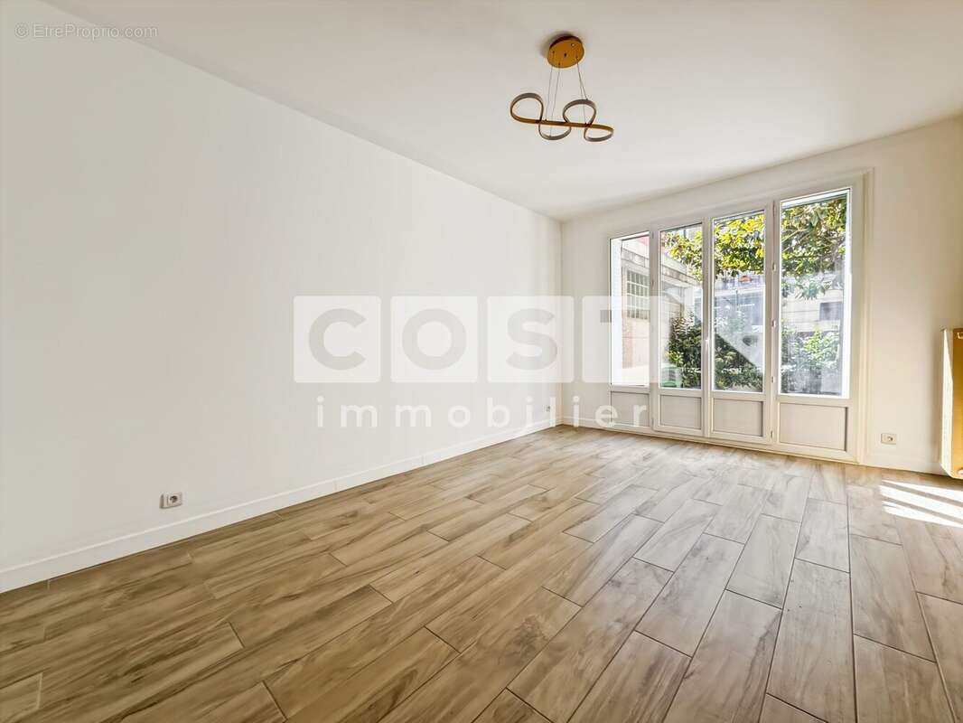 Appartement à LA GARENNE-COLOMBES