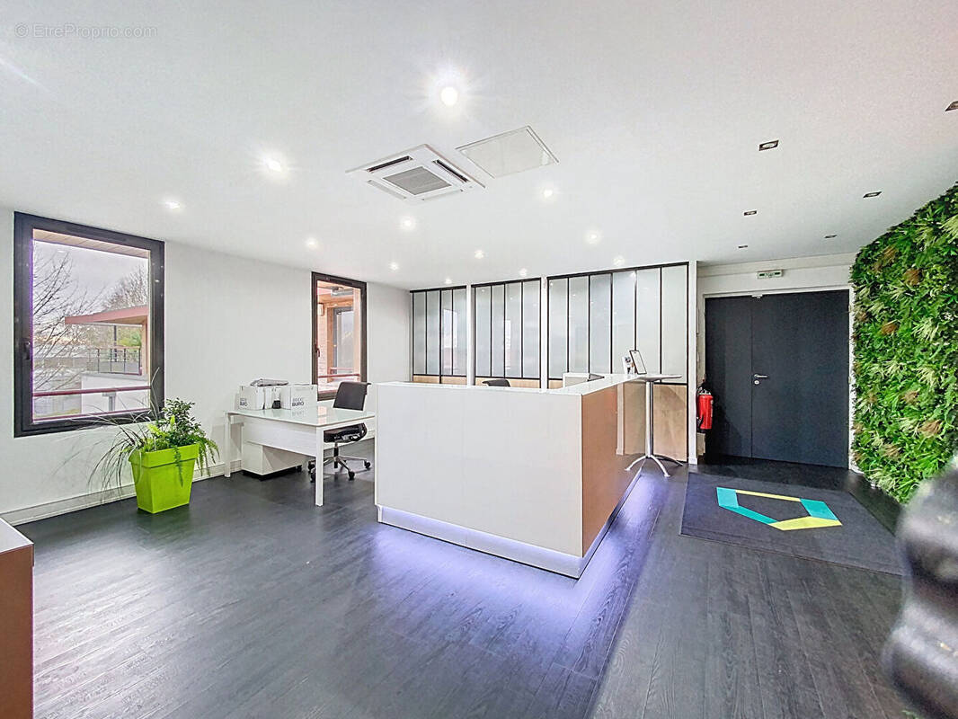 Commerce à MAGNY-LE-HONGRE