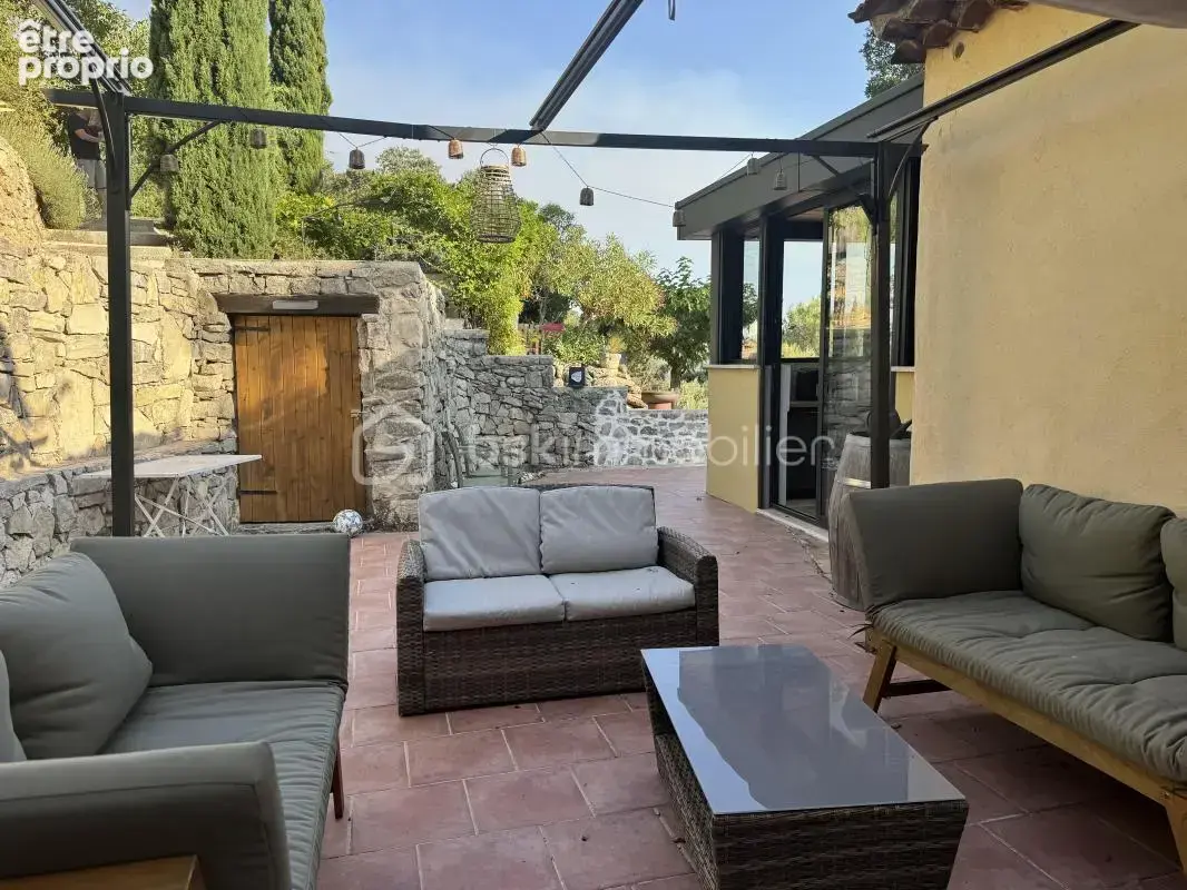 À La Roquebrussanne ( 83136), maison de charme dans un écrin de nature avec panorama exceptionnel, terrain 5689 m2 et piscine - photo 4