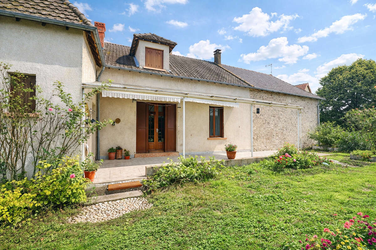 Maison de campagne avec dépendance sur 14ha ! - photo 2