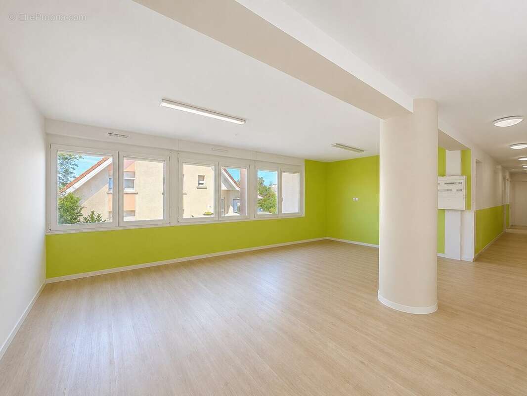 Commerce 325 m² à Grand-Charmont  - photo 7