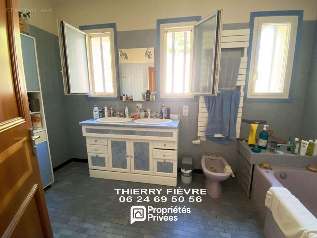 A VENDRE MONTREUIL BELLAY 49260 Maison de 151 m2  4 chambres sur terrain clos avec véranda cave - photo 8