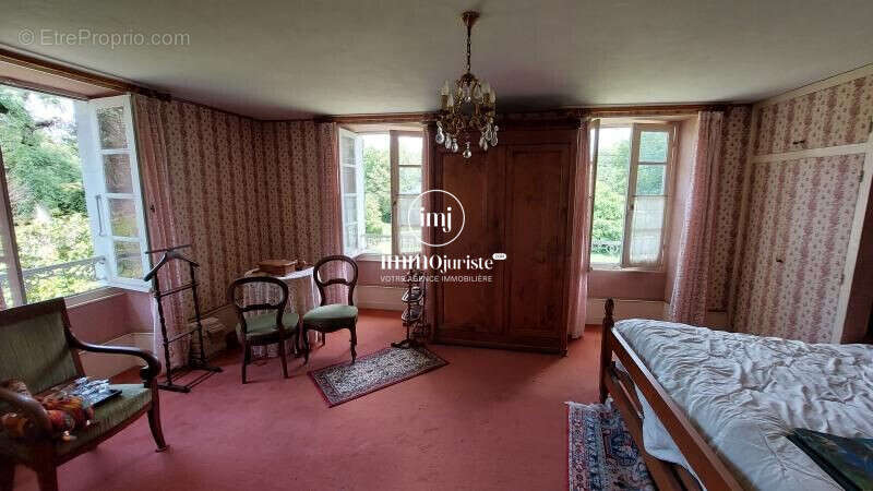 Maison 270 m² à Favars  - photo 6