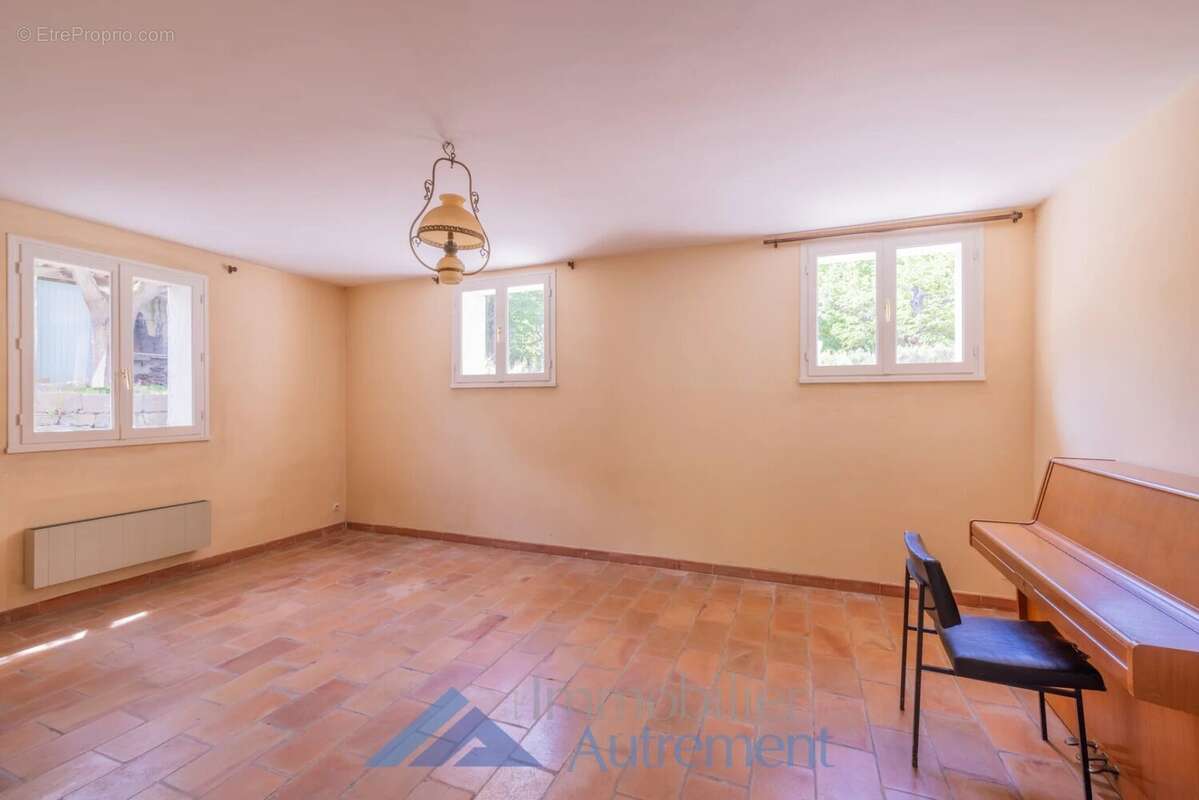 Maison à LE THOLONET