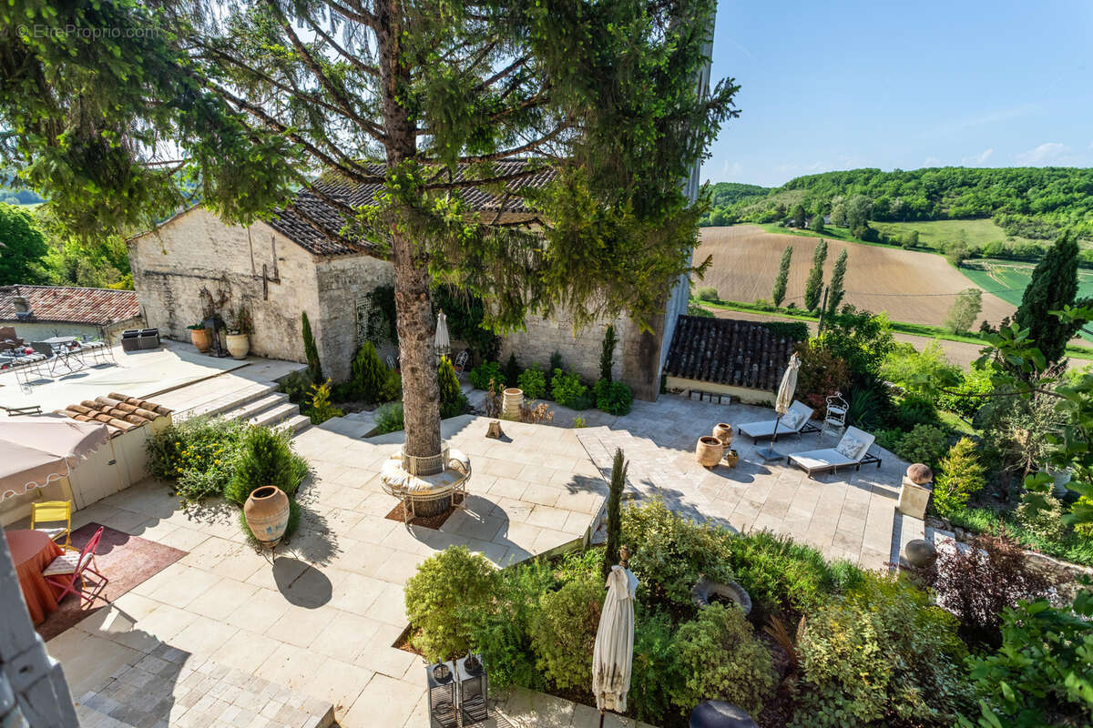 Maison à MONTAIGU-DE-QUERCY