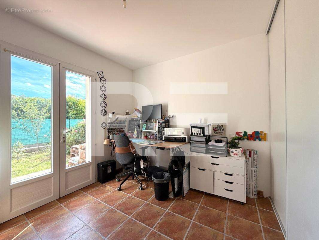 Maison plain-pied 4 chambres, avec garage et jardin à Saint Mamert Du Gard - photo 6