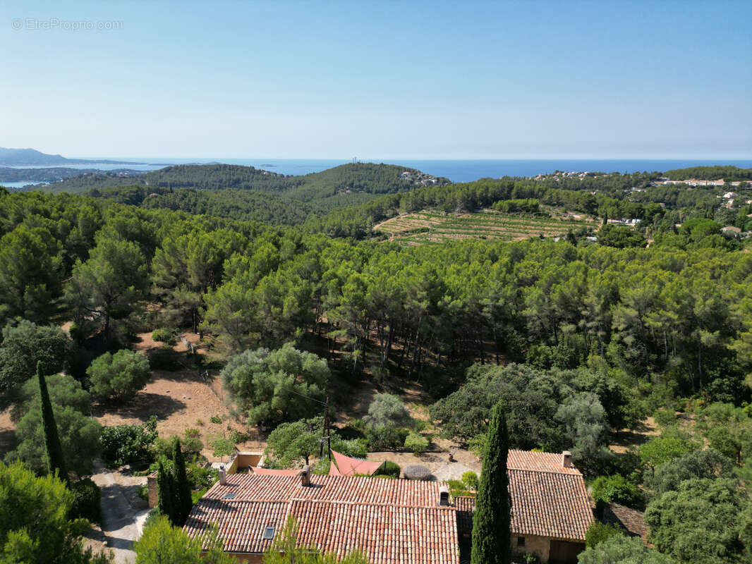 A vendre authentique maison en pierre t9 avec terrain de 3 hectares - 83150 bandol - photo 3