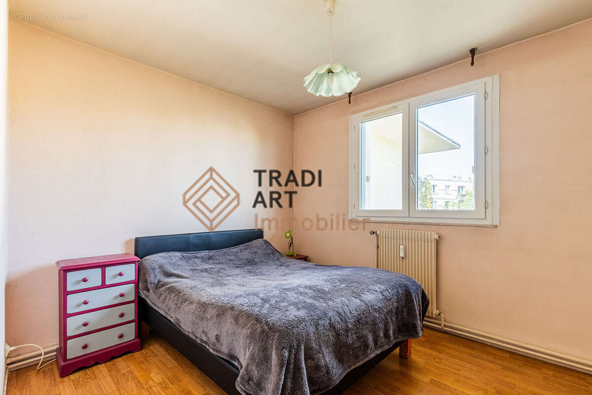 Appartement à SAINTE-GENEVIEVE-DES-BOIS