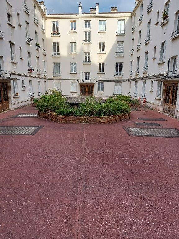 Commerce à PARIS-11E