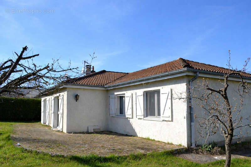 Maison à SAINT-BARTHELEMY-DE-VALS