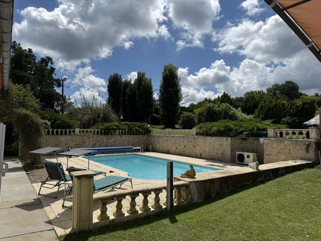 Maison à CHARMANT