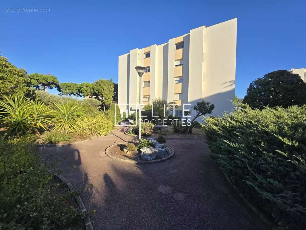 Appartement à SAINT-LAURENT-DU-VAR