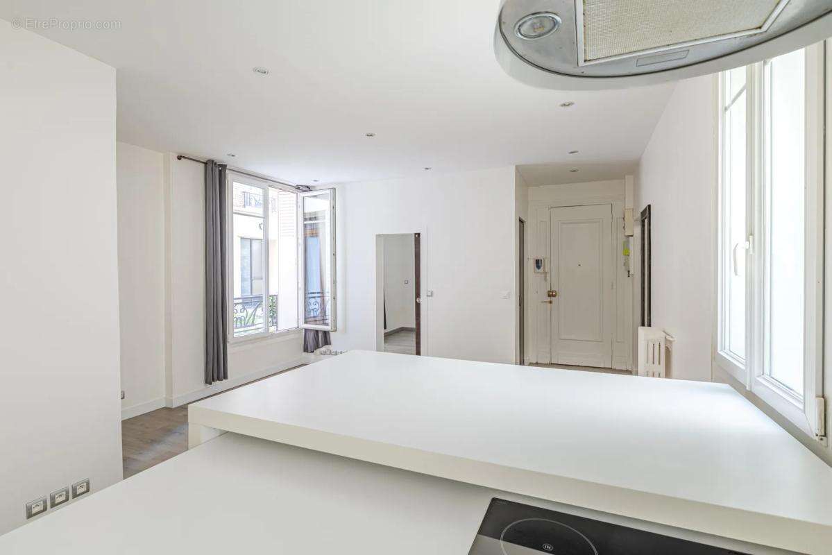 Appartement à NEUILLY-SUR-SEINE
