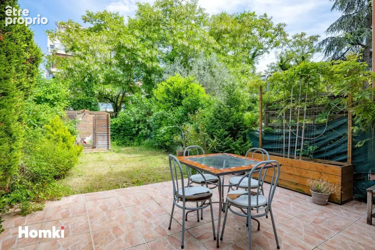 Villeurbanne – Duplex esprit maison avec terrasse, jardin et garage - photo 3