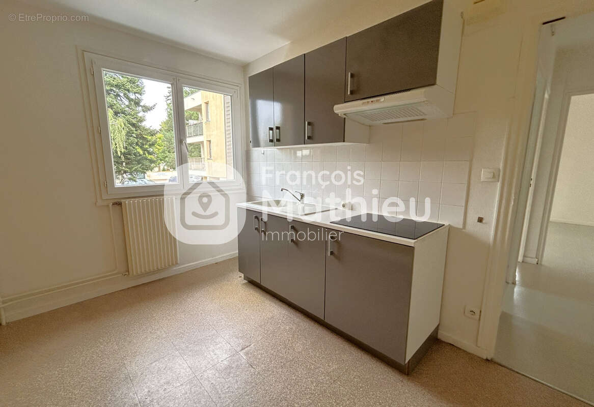Villars-les-Dombes  - Appartement T2 d'environ 47m2 avec balcon et cave. - photo 5