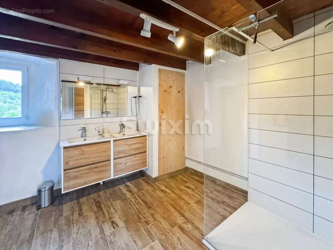 Maison à SAINT-APOLLINAIRE-DE-RIAS