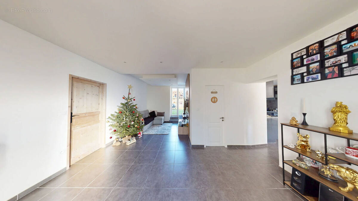 Appartement à BRIE-ET-ANGONNES