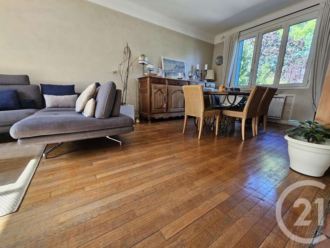 Maison à SAINT-MAUR-DES-FOSSES