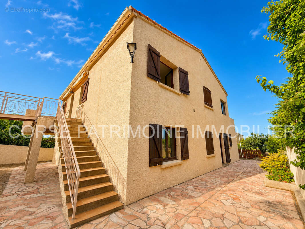 Villa aux multiples possibilités au coeur de Solenzara - photo 2