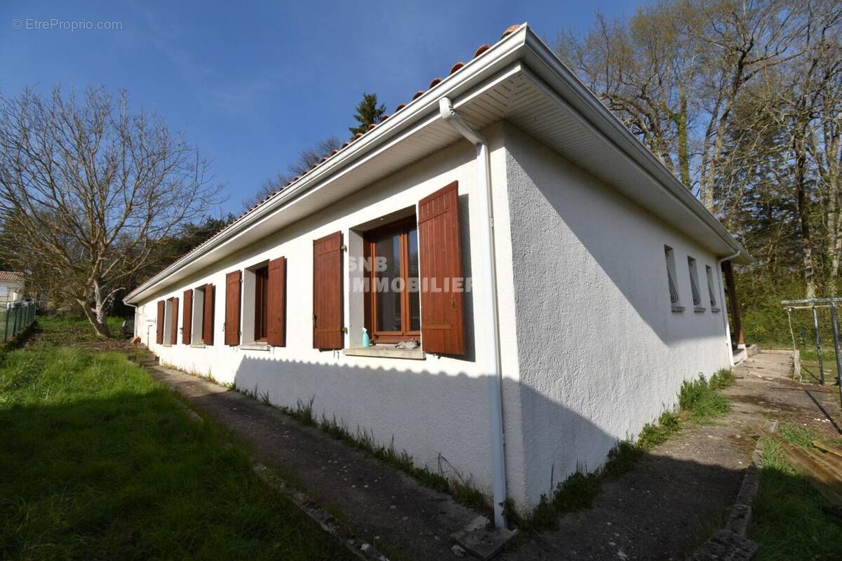 DSC_0078 - Maison à SAINT-SATURNIN