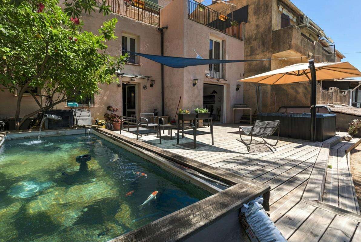 Maison de caractère de 175 m² avec appartement indépendant, jardin, jacuzzi et garage – carros village - photo 36
