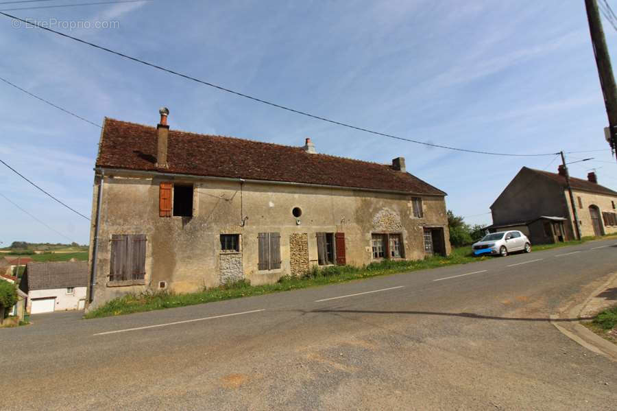 Maison à VARZY