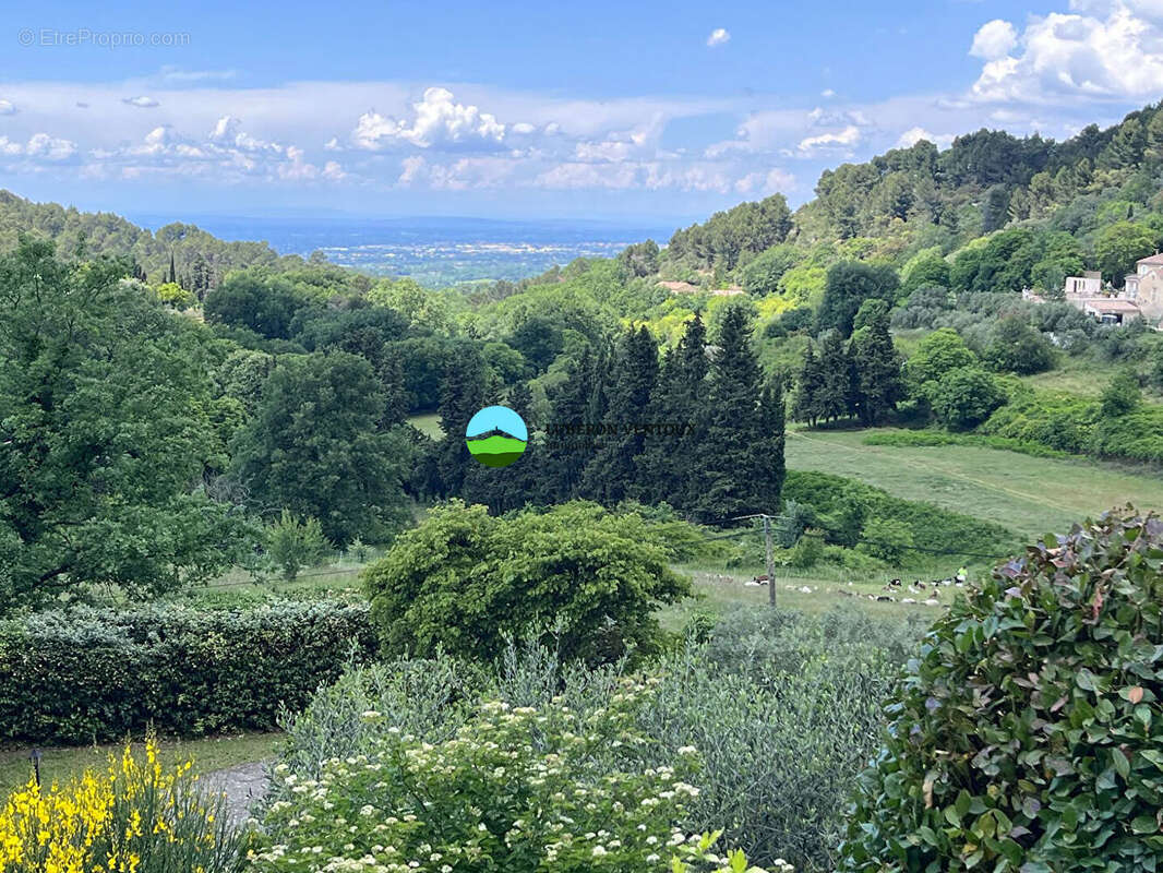 Maison à LA ROQUE-SUR-PERNES