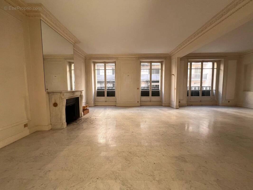 Appartement à PARIS-16E