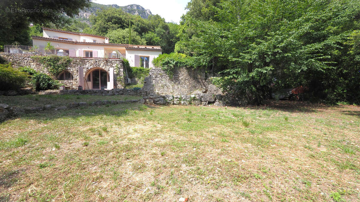 Maison à TOURRETTES-SUR-LOUP