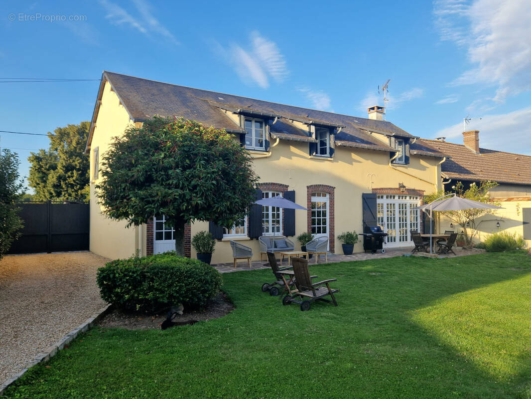 Maison à HOUDAN