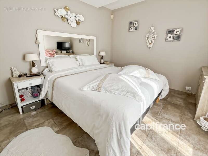 Maison à BAGNOLS-EN-FORET