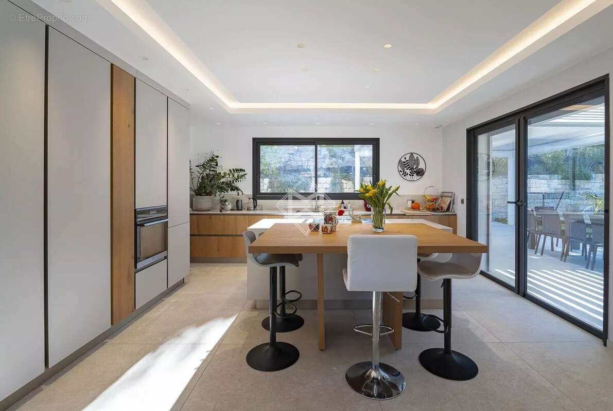 Maison à ROQUEFORT-LES-PINS