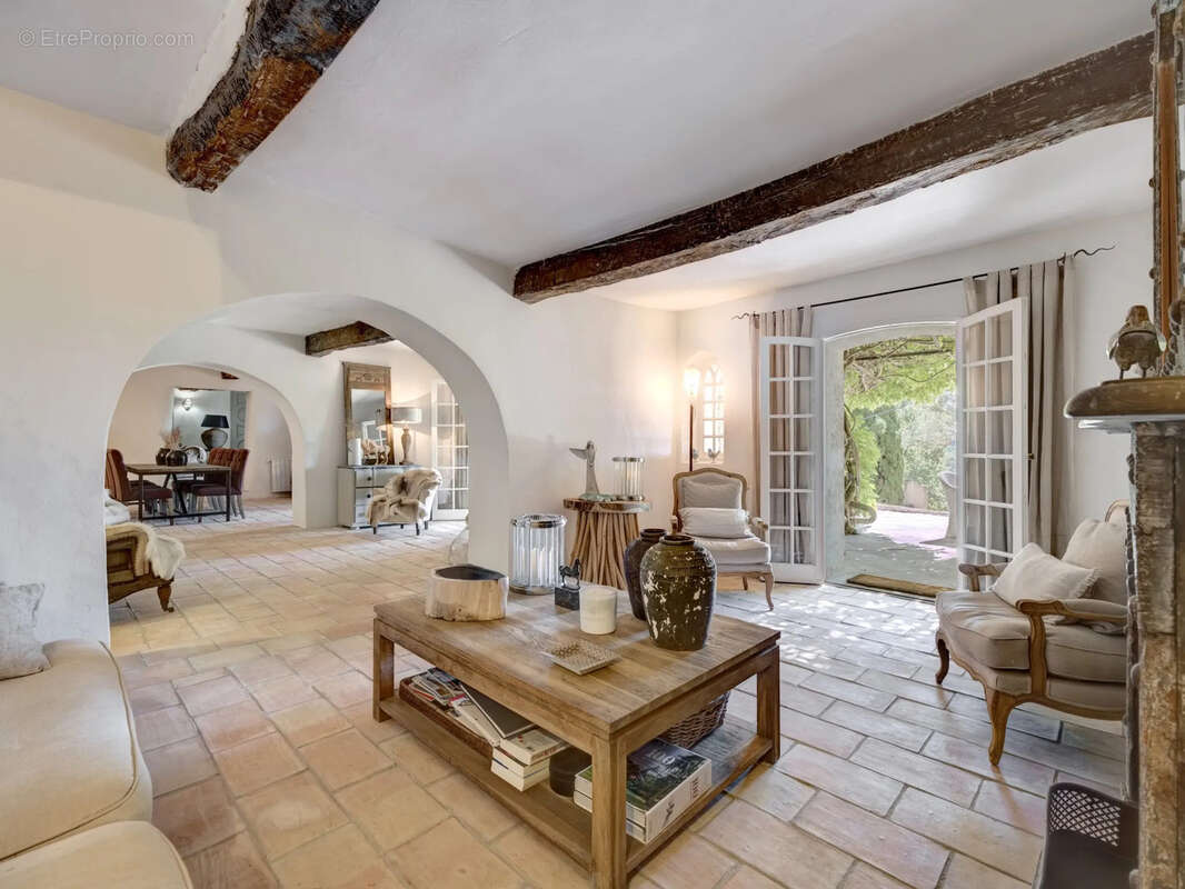 Maison à CHATEAUNEUF-GRASSE