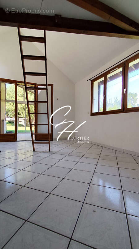 Maison à LA COMBE-DE-LANCEY