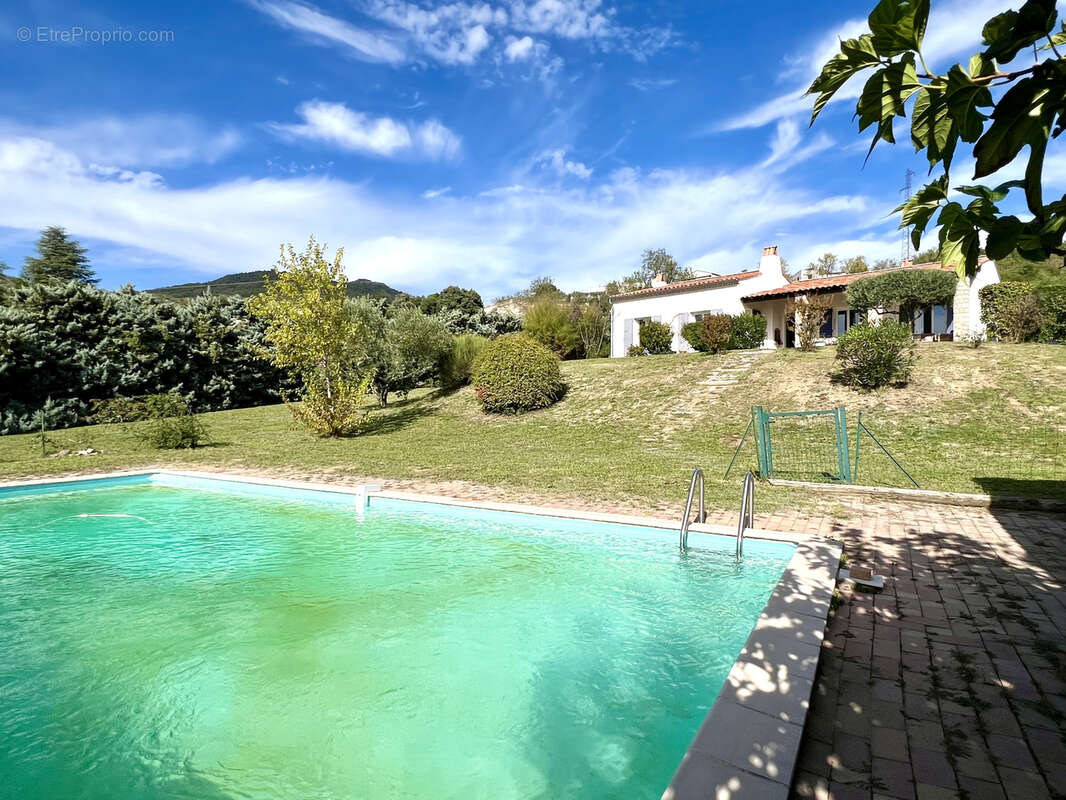 Maison à ROCHEMAURE