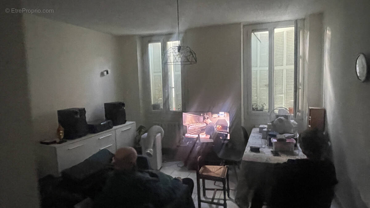 Appartement à MARSEILLE-4E