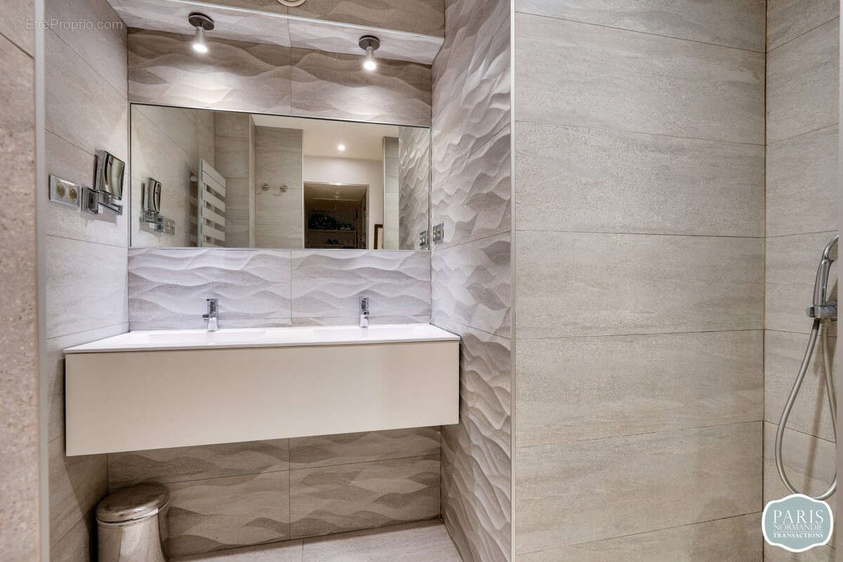 Maison à COURBEVOIE